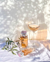 Un vin rose sous la tonnelle